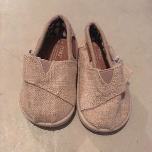 Toms